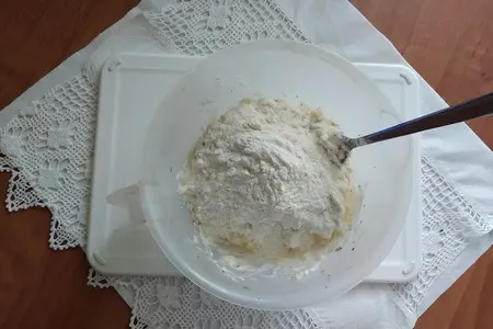 Творожные лепёшки на сковороде: шаг 4