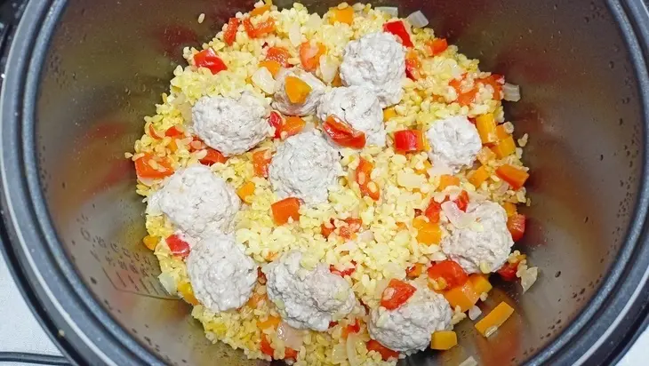 Булгур с фрикадельками - арабский рецепт для мультиварки: шаг 3