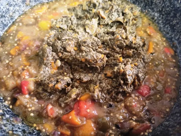 Икра из лесных грибов с баклажанами и орехами: шаг 5