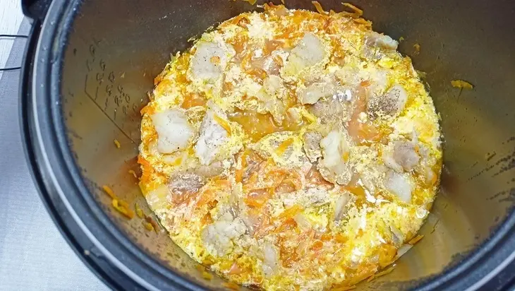 Минтай тушенный на сливках - рецепт рыбки в мультиварке: шаг 4