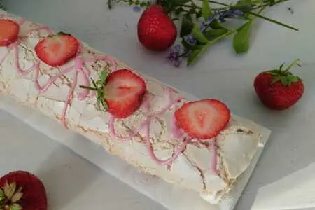 Меренговый рулет с клубникой: шаг 9