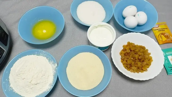 Манник на сметане с изюмом — рецепт выпечки в мультиварке: шаг 2