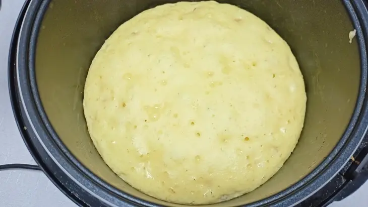 Манник на сметане с изюмом — рецепт выпечки в мультиварке: шаг 6