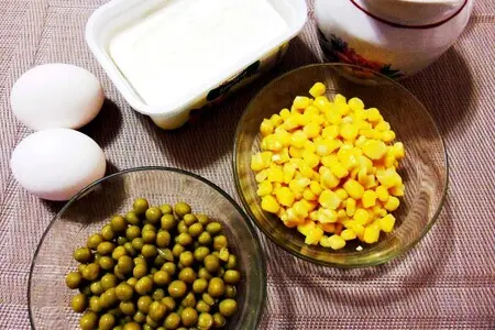 Омлет с брынзой и овощами в микроволновке: шаг 1