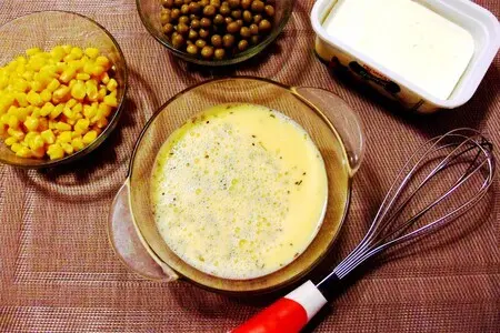 Омлет с брынзой и овощами в микроволновке: шаг 2