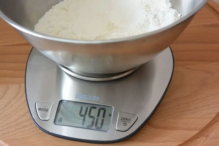 Дрожжевые булочки с грецкими орехами: шаг 1