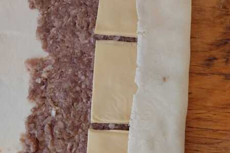 Слоеный пирог с мясом и сыром: шаг 4