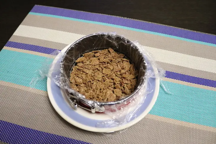 Закусочный торт-желе с селёдкой: шаг 4