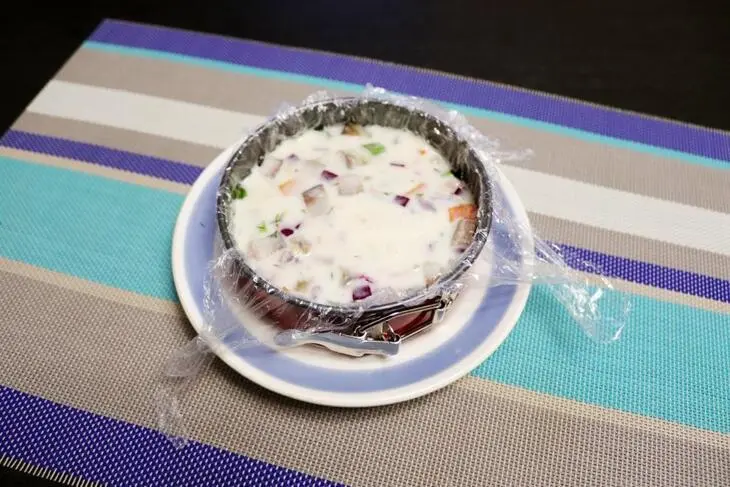 Закусочный торт-желе с селёдкой: шаг 6