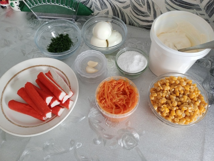 Крабовый салат с корейской морковью: шаг 1