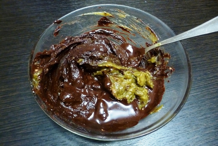 Шоколадные трюфели из фиников с авокадо: шаг 3