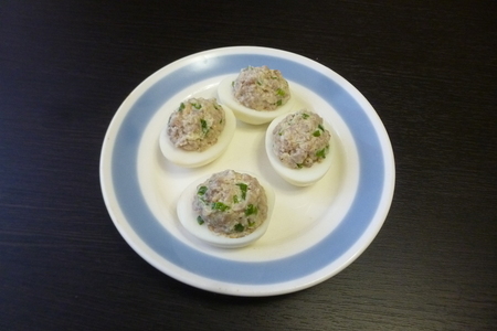 Яйца, фаршированные индейкой с орехами: шаг 3