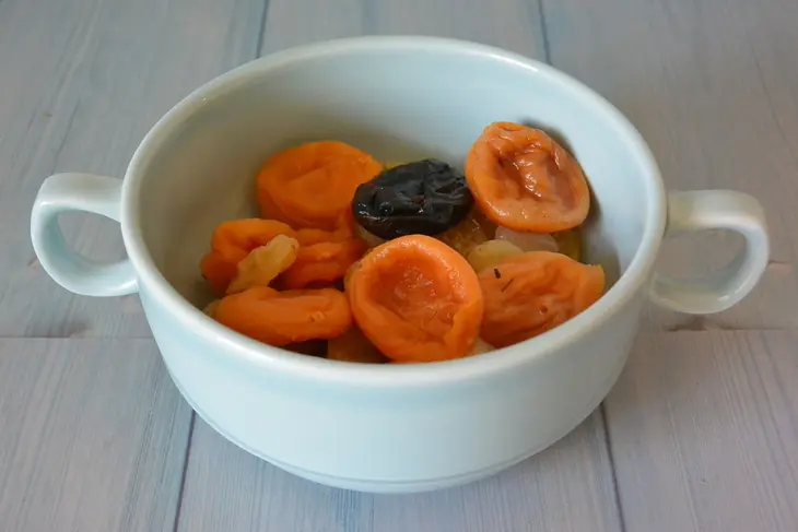 Творожная коса с черносливом, изюмом и курагой: шаг 2