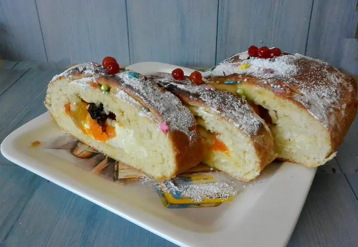 Творожная коса с черносливом, изюмом и курагой: шаг 7