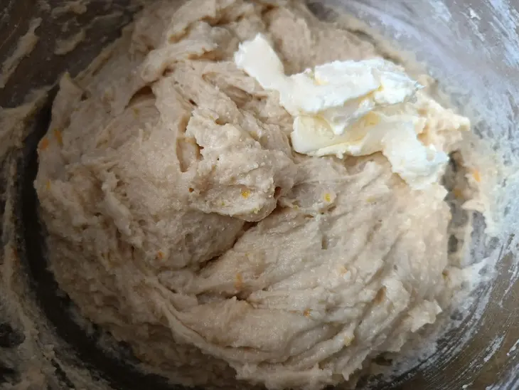 Кулич с творогом и апельсиновой цедрой: шаг 6
