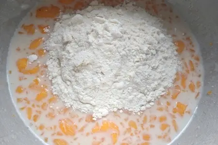 Пирог с халвой как кулич: шаг 4