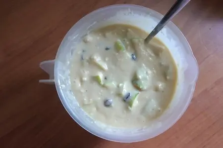 Пирог творожно яблочный с изюмом: шаг 5