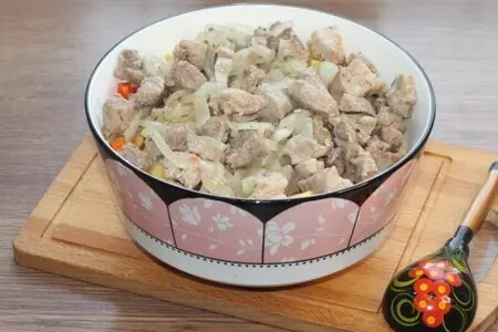 Свинина в горшочках с молочным соусом: шаг 8