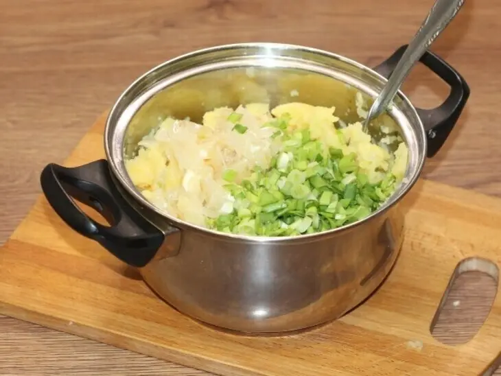 Слоеные пирожки с начинкой: шаг 6