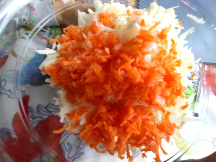Салат из чёрной редьки с курицей: шаг 3