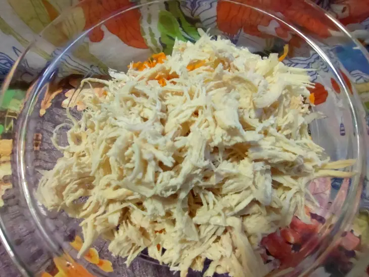 Салат из чёрной редьки с курицей: шаг 5