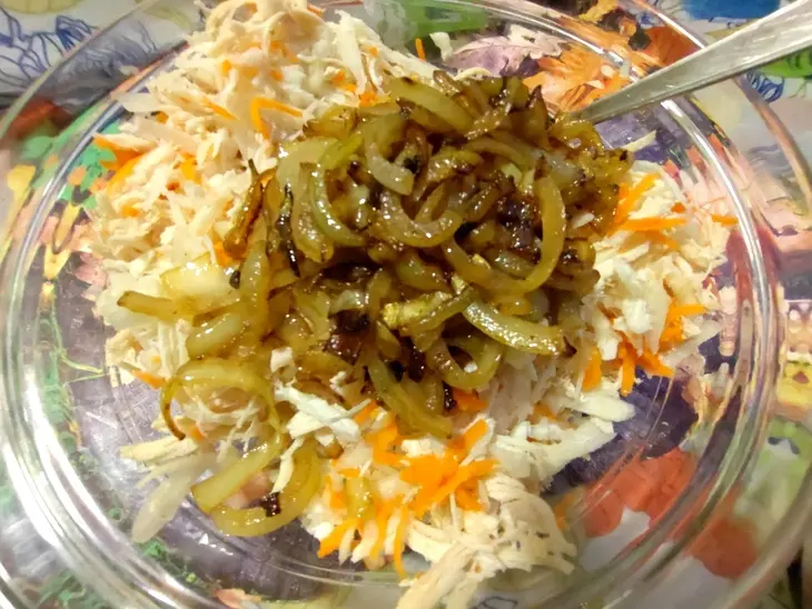 Салат из чёрной редьки с курицей: шаг 8