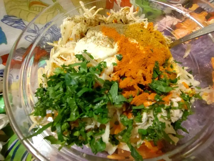 Салат из чёрной редьки с курицей: шаг 9