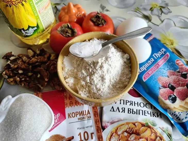 Кекс с хурмой и грецкими орехами: шаг 1