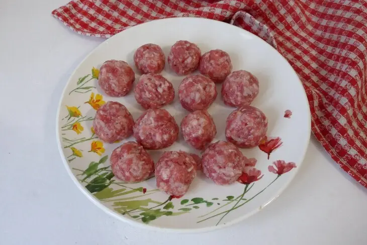 Суп-лечо с мясными фрикадельками: шаг 6