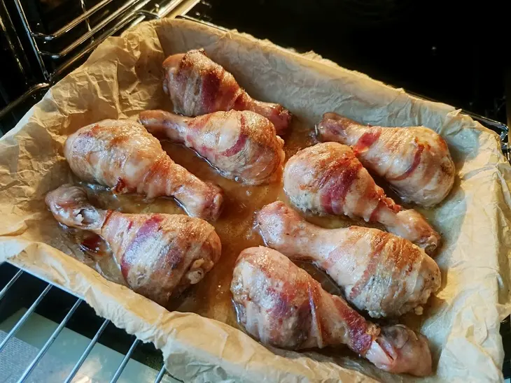 Запеченные куриные ножки с подкопченным ароматом (в беконе): шаг 4
