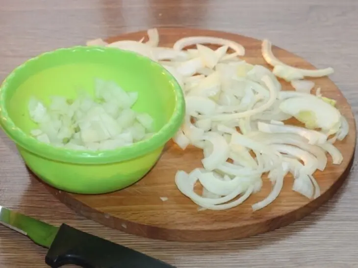 Минтай с зажаркой под соусом: шаг 4