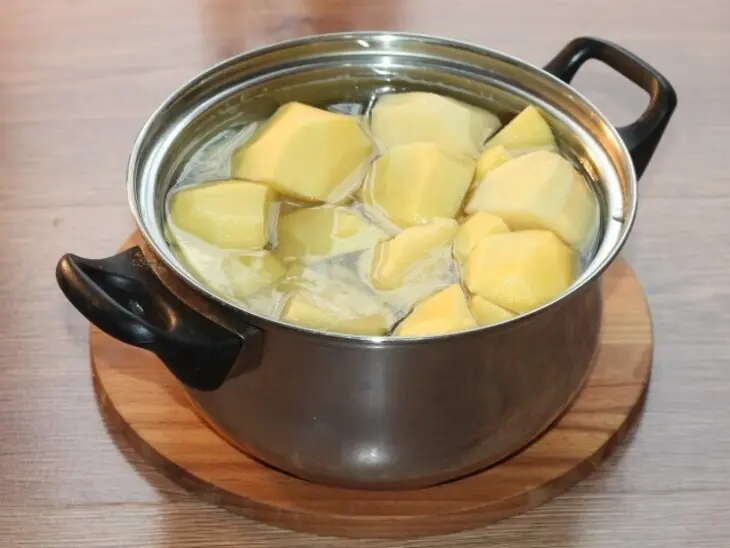 Минтай с зажаркой под соусом: шаг 6