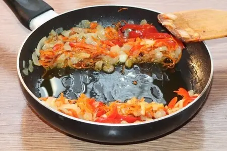 Минтай с зажаркой под соусом: шаг 10