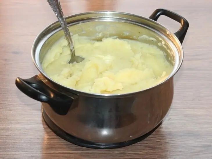 Минтай с зажаркой под соусом: шаг 11