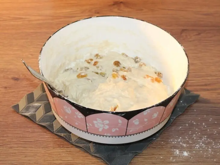 Сладкие пасхальные крученки с изюмом: шаг 5