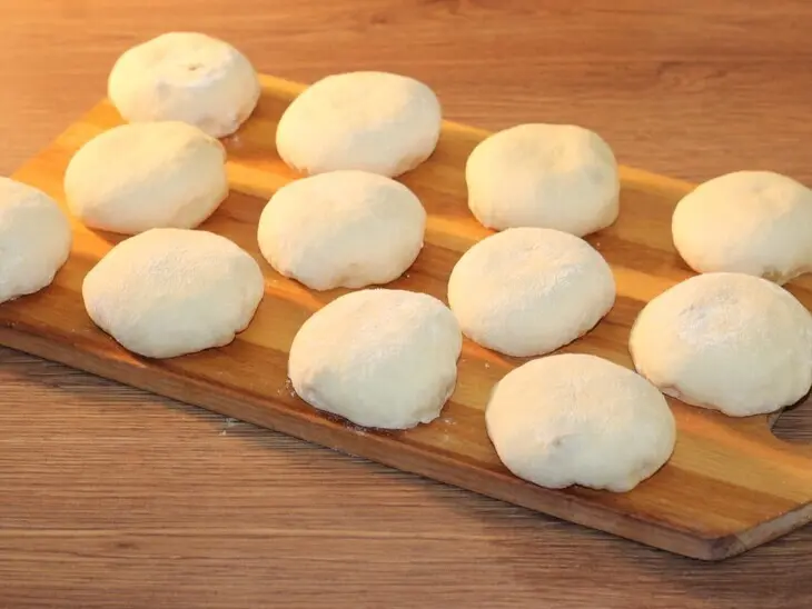 Сладкие пасхальные крученки с изюмом: шаг 10