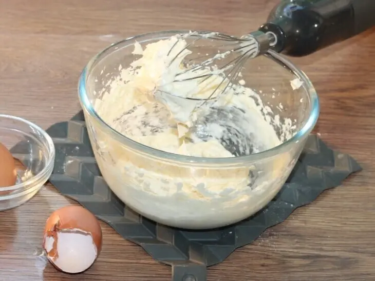 Ванильный кекс с малиновой пропиткой: шаг 4