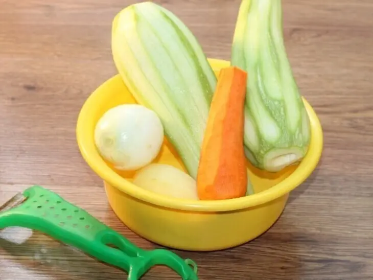 Куриные котлеты на кабачковой подушке: шаг 2