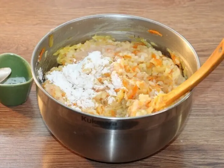 Куриные котлеты на кабачковой подушке: шаг 4