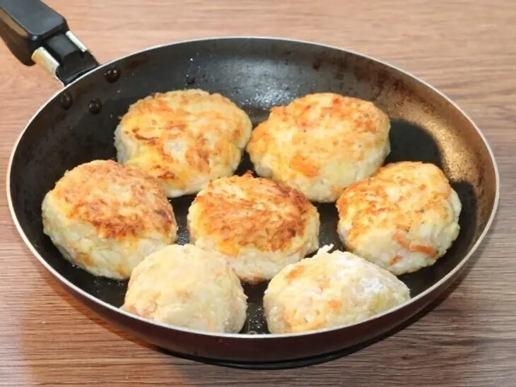 Куриные котлеты на кабачковой подушке: шаг 6