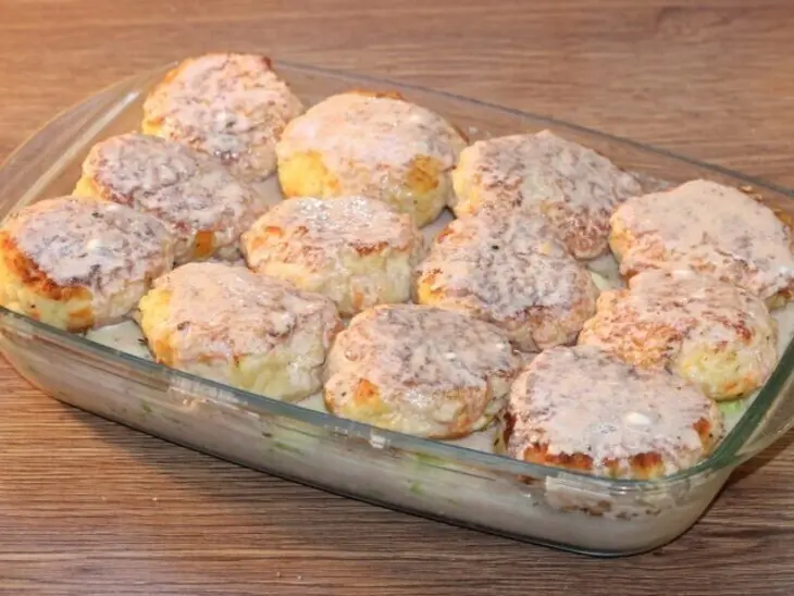 Куриные котлеты на кабачковой подушке: шаг 8