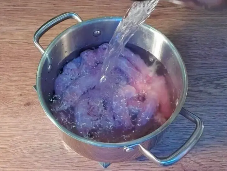 Cуп из куриных шеек с рисом: шаг 2