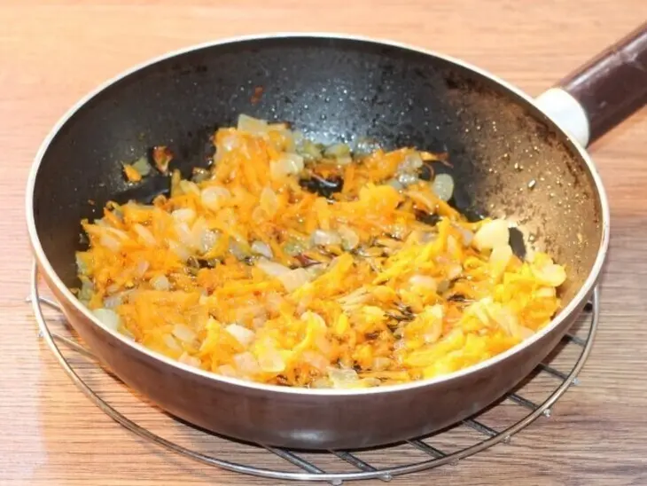 Cуп из куриных шеек с рисом: шаг 5