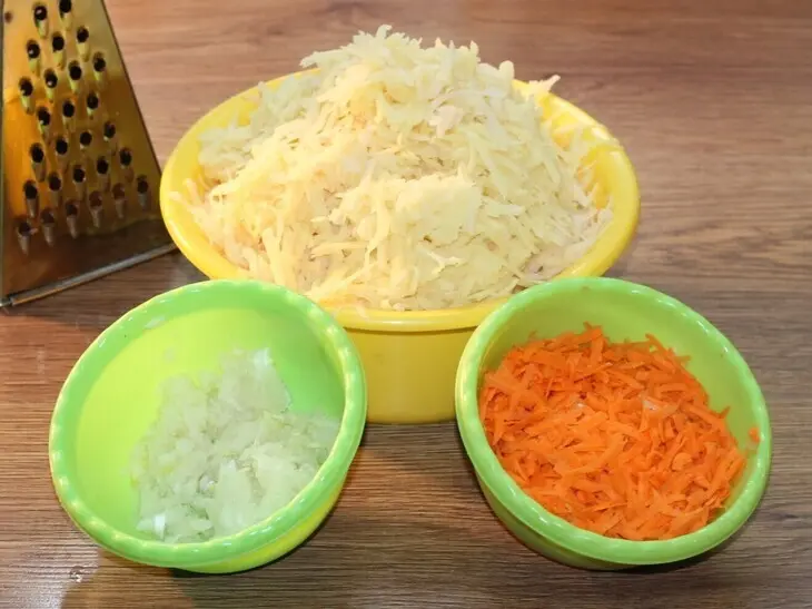 Картофельные лепешки с мясным припеком: шаг 3