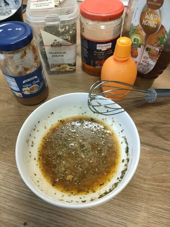 Салат с кальмарами и морской капустой: шаг 3