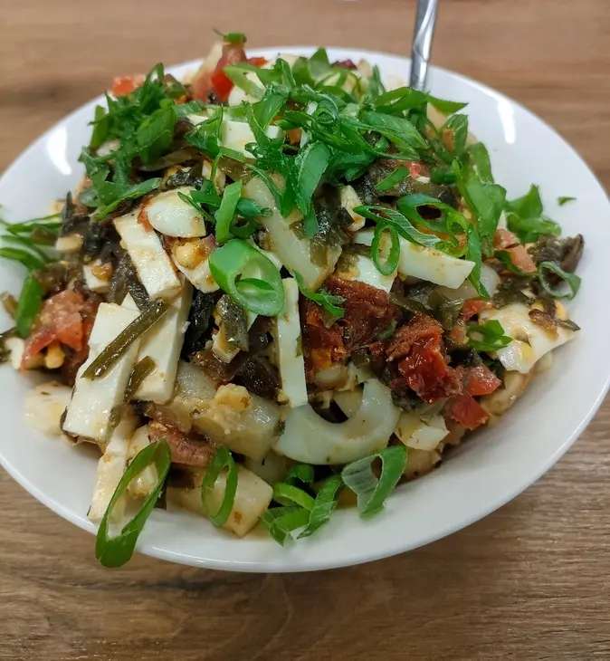 Салат с кальмарами и морской капустой: шаг 4