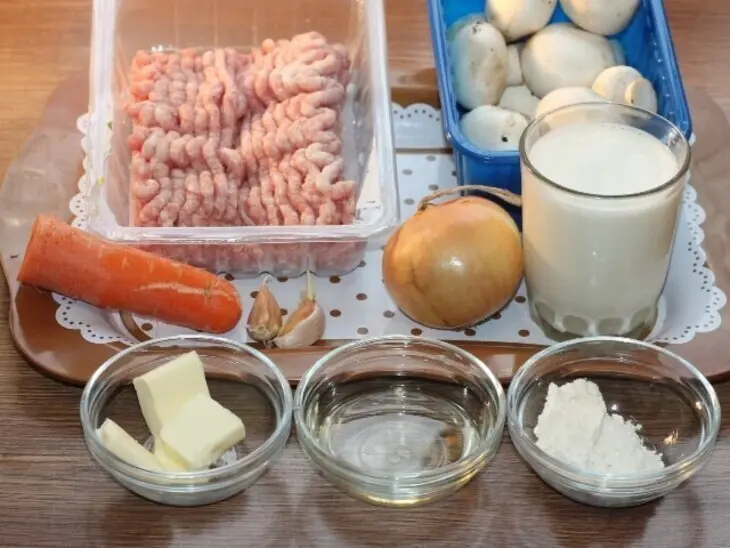 Мясные пенечки с грибами под соусом: шаг 1