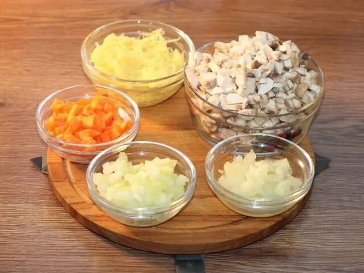 Мясные пенечки с грибами под соусом: шаг 2