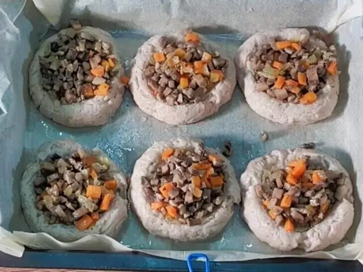 Мясные пенечки с грибами под соусом: шаг 7