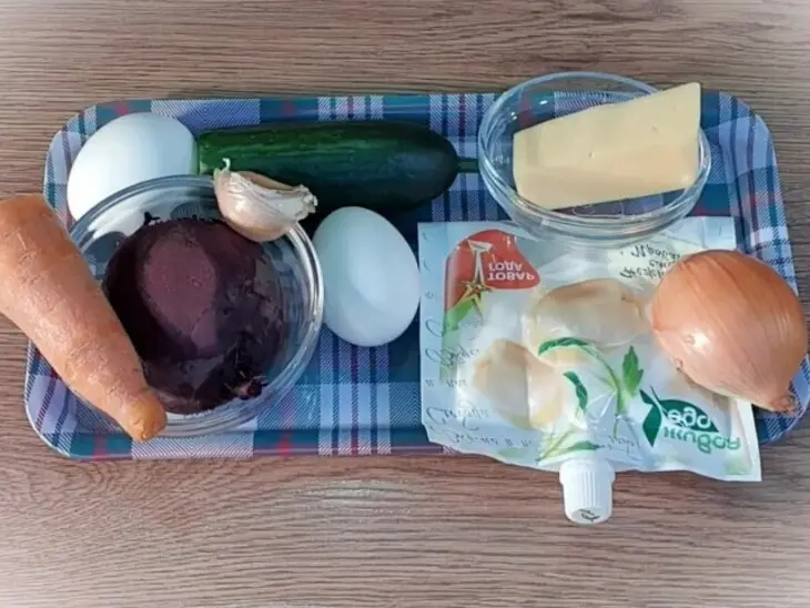 Салат со свеклой и сыром: шаг 1